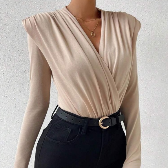 Shoulder pad ruched long sleeve top - Picture 4 of 6